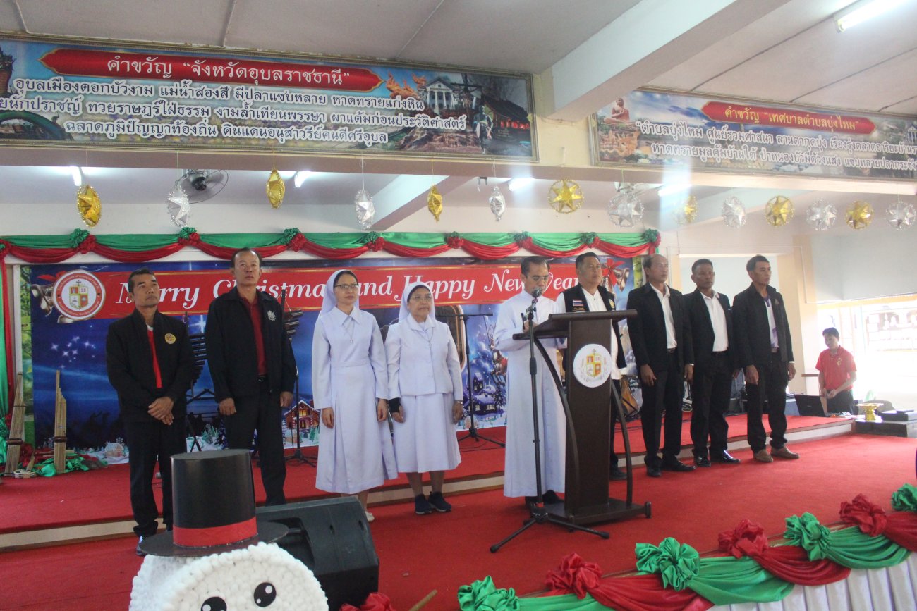 24/12/2568....นายปรีชา  เงินหมื่น  นายกเทศมนตรีตำบลบุ่งไหม/นายสุรศักดิ์  นันทะบุตร รองนายกเทศมนตรีตำบลบุ่งไหม/นายชาญชัย  สิมารัตน์ สมาชิกสภาเทศบาลเขตที่1 ร่วมกิจกรรมงานวัน chrismas โรงเรียนเทพพิทักษ์พิทยา