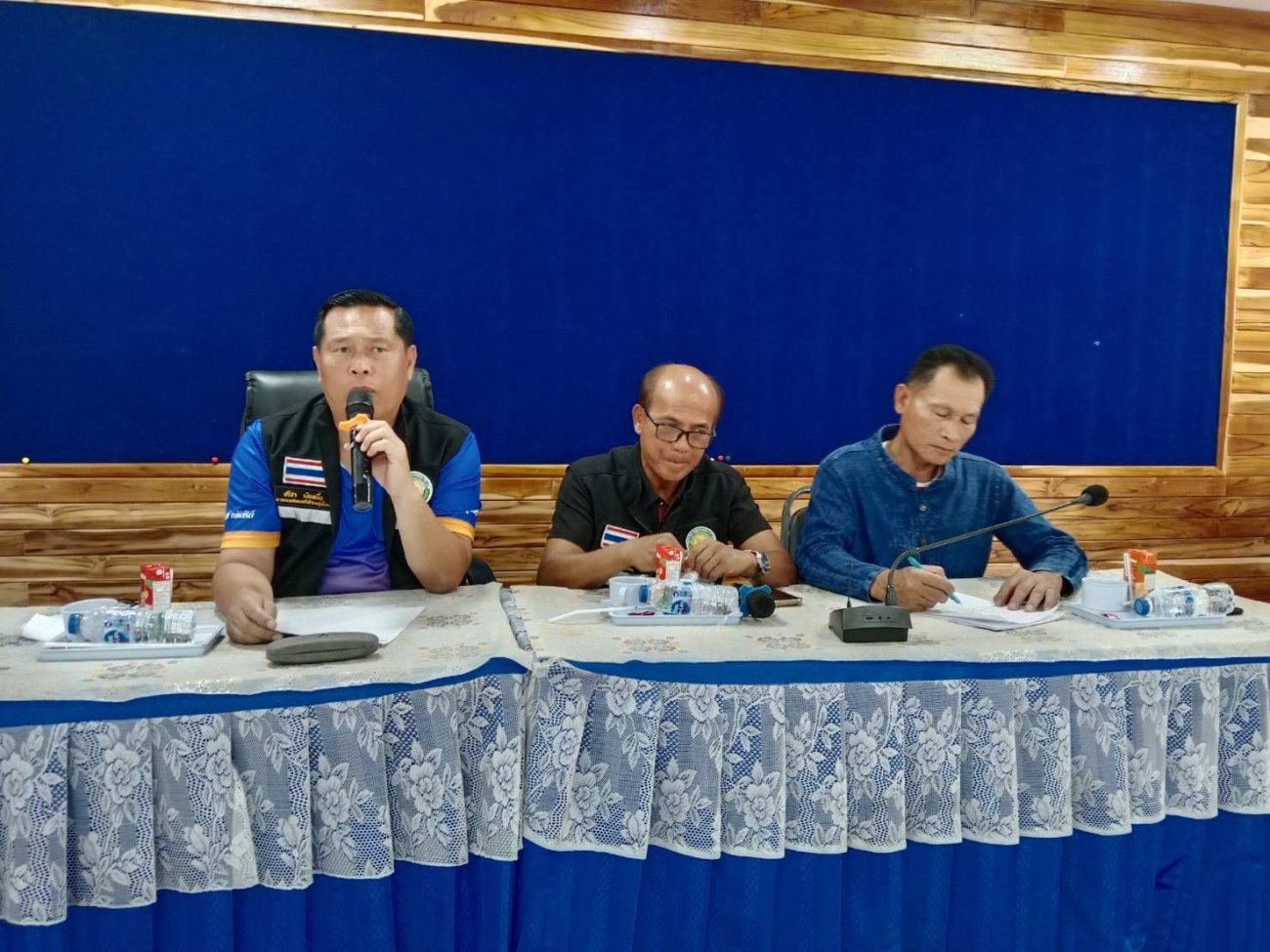 1/412569.....นายปรีชา เงินหมื่น นายกเทศมนตรีตำบลบุ่งไหม พร้อมด้วยคณะผู้บริหาร สมาชิกสภา กำนัน/ผญบ. หัวหน้าส่วนราชการการ ร่วมประชุม เพื่อหารือเตรียมการจัดงานสงกรานต์ของเทศบาลตำบลบุ่งไหม  ประจำปี 2569